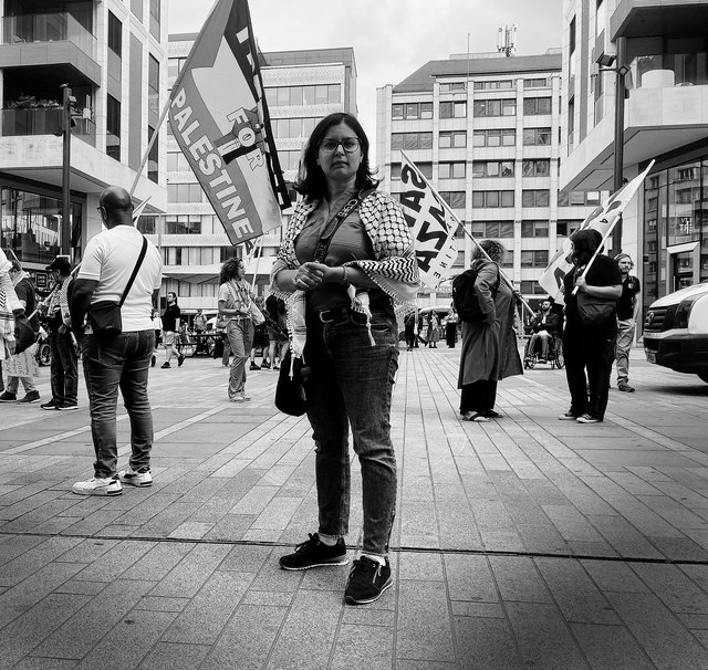 Dalia Khader, jeudi dernier sur la place Hamilius, en amont d’un piquet contre l’utilisation de la famine comme arme de guerre