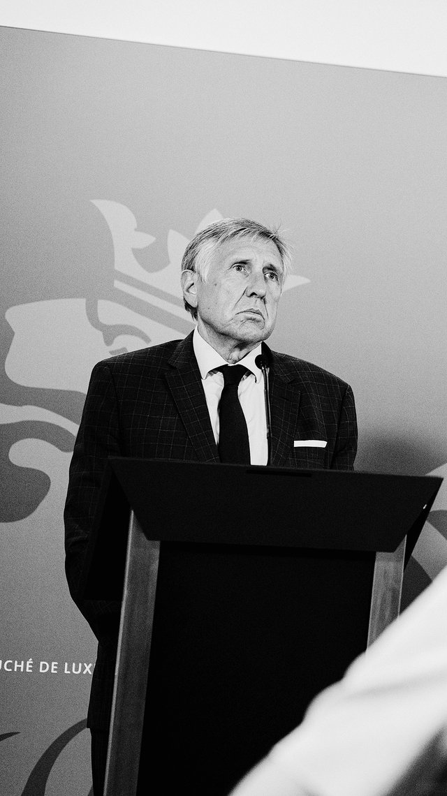 François Bausch 2022 bei einer Pressekonferenz