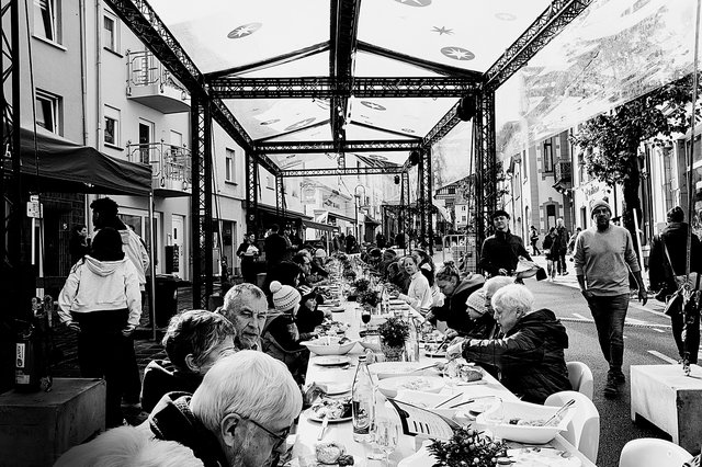 Am langen Tisch in Wiltz wird gehofft, dass Guillaume vorbeischaut